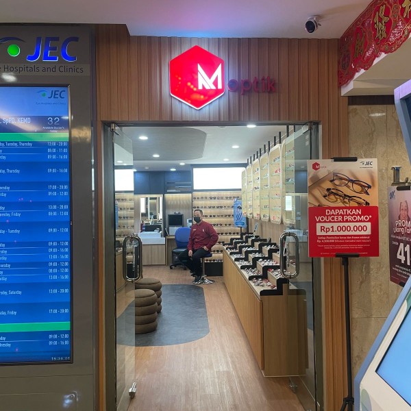 M Optik Menteng image 1